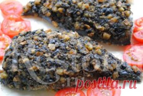 Рыба под тапенадом Представить кухню Средиземноморья без тапенада невозможно. Прежде всего, его мажут на бутерброды, а также запекают с ним курицу и рыбу. Само слово происходит от провансальского 'тапен', что значит 'каперс'. Каперсы и являются основой этой закуски. пошаговая инструкция