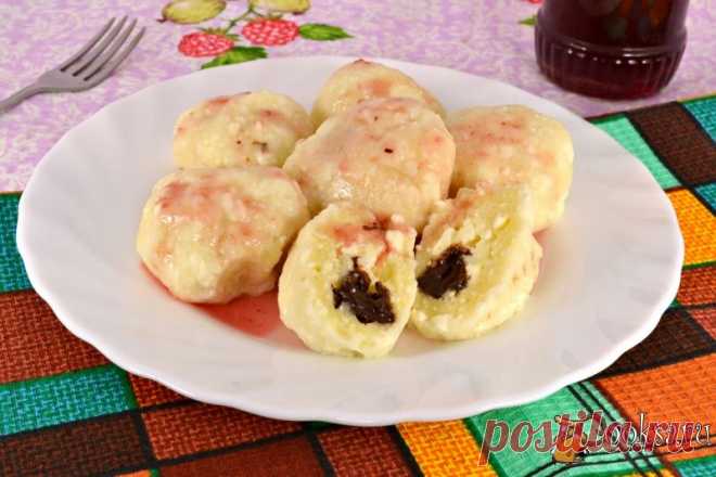 Творожные клецки с шоколадом.