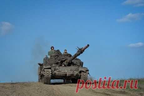 Страны НАТО поставили 30 танков в Одесскую область. Вооруженные силы Украины (ВСУ) получили от стран НАТО 30 танков для доукомплектования танкового батальона в Одесской области. Батальон численностью до 300 человек слаживается в городе Подольск (бывший Котовск — прим. «Ленты. ру») Одесской области. Речь идет о 24 танках Т-72 и 6 танках Leopard.