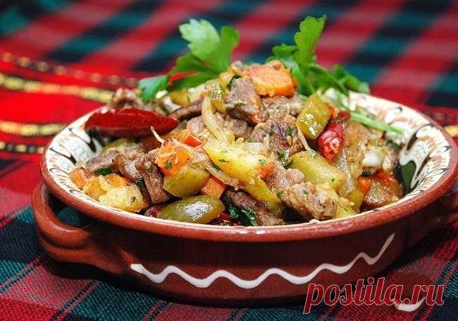 ​Говядина с овощами и солеными огурцами