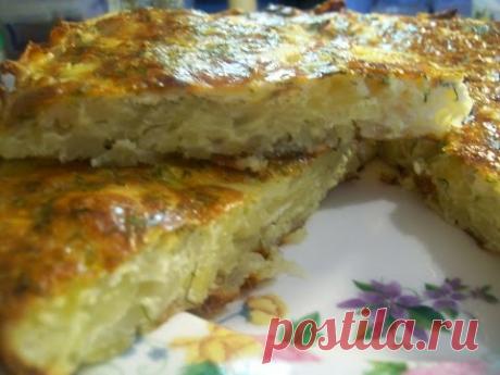 Пирог-запеканка из тертого картофеля с сыром и чесноком