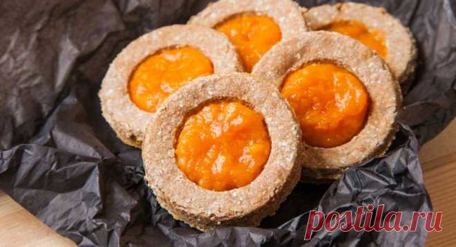 Полезное и вкусное печенье с курагой к чаю 
Ингредиенты: 
- хлопья овсяные - 60 гр. - мука ржаная - 80 гр. - вода - 180 мл. - мёд - 20 гр. - корица (молотая) - 1/2 ч. л. - курага - 50 гр. Приготовление: 
1. Курагу залить кипятком (50 мл.) и ос…