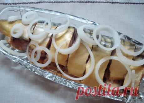 Сосед-рыбак научил меня мариновать скумбрию с копченым вкусом в простой бутылке