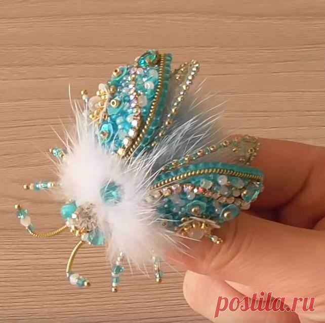 Как сделать зимнюю брошь своими руками