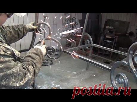 Хитрый САДОВЫЙ стол💰 Холодная ковка. Из профильной трубы.