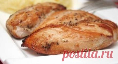 Куриная грудка в фольге
 85 ккал/100 г  Б/Ж/У: 15.2 / 1.3 / 3.2 
Ингредиенты:
куриная грудка - 1 шт (120г)
апельсин - 0,5 (70г)
количество порций: 1
Приготовление:
Разрезать куриную грудку вдоль, так что бы получился кармашек. Посолить, поперчить. В кармашек положить дольки апельсина без перегородок, положить в фольгу или в рукав и запечь в духовке минут 20-30.
Я делаю в рукаве, так сочнее.