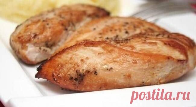 Куриная грудка в фольге
 85 ккал/100 г  Б/Ж/У: 15.2 / 1.3 / 3.2 
Ингредиенты:
куриная грудка - 1 шт (120г)
апельсин - 0,5 (70г)
количество порций: 1
Приготовление:
Разрезать куриную грудку вдоль, так что бы получился кармашек. Посолить, поперчить. В кармашек положить дольки апельсина без перегородок, положить в фольгу или в рукав и запечь в духовке минут 20-30.
Я делаю в рукаве, так сочнее.