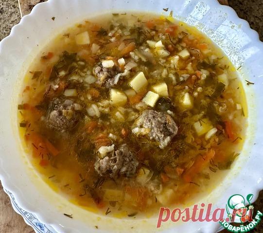 Суп с фрикадельками. Классика жанра. А знаете, действительно получился суп именно классический. Тот самый, который в детстве готовила бабушка, мама. Густой, наваристый и очень сытный. Конечно же вкуснейший из вкусных. Именно тем вкусом из далёкого уже, повторюсь, детства.