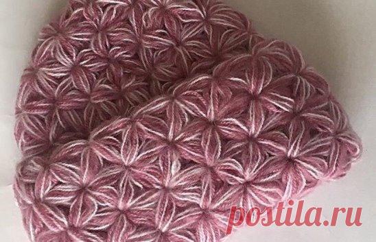 Узор крючком «Звездочки», 
Описание и видео: http://prjaga.ru/uzory-vyazaniya/kryuchkom/uzor-kryuchkom-zvezdochki-video