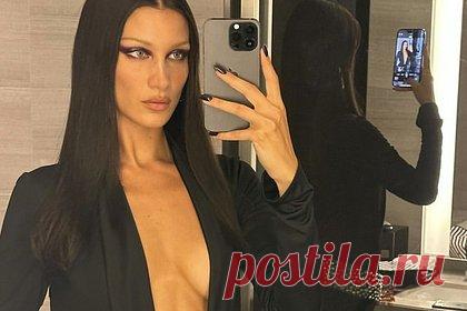 Белла Хадид снялась в наряде с глубоким декольте. Американская супермодель Белла Хадид снялась в откровенном наряде и порадовала фанатов. 25-летняя знаменитость разместила фото перед показом бренда Versace, который проходил в рамках Недели моды в Милане. На ней надето шелковое платье черного цвета, оформленное глубоким V-образным декольте.