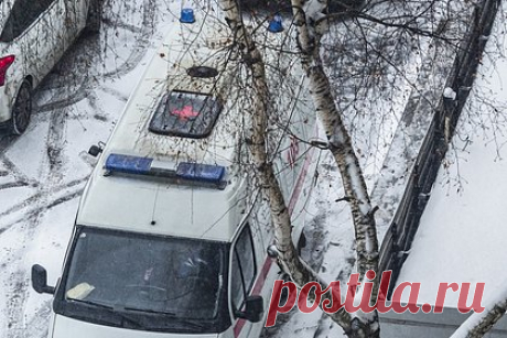 Российская семиклассница пыталась покончить с собой из-за запрета матери. Семиклассница из Красноярского края пыталась покончить с собой из-за запрета матери. Об этом сообщает Telegram-канал Kras Mash. Согласно данным, мать запретила девочке гулять с подругами из-за плохой успеваемости. В ответ на это российская школьница заперлась в своей комнате и совершила попытку суицида.