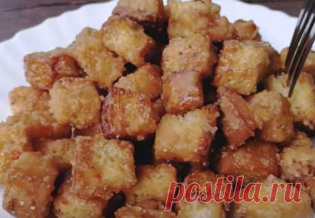Карамельные кубики из белого хлеба - минутная вкуснота к чаю.