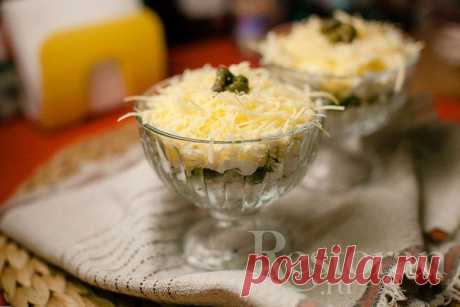 салат  курица,огурец,яйцо,сыр.......каждый слой смазать майонезом