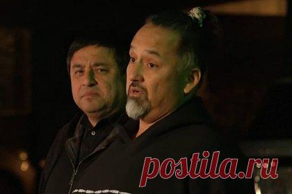 Ветеран голыми руками обезвредил вооруженного преступника и спас десятки людей. 45-летний ветеран из США Ричард Фиерро обезвредил вооруженного преступника и спас посетителей ночного клуба. Мужчина находился в заведении вместе с семьей и друзьями, когда услышал выстрелы. Он огляделся и увидел ворвавшегося в клуб преступника в бронежилете и с винтовкой в руках.