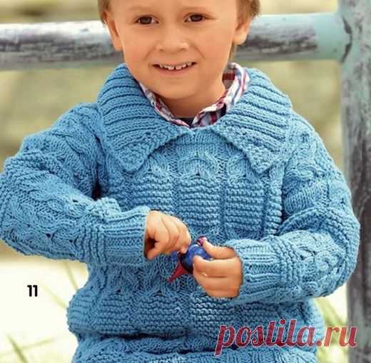 Голубой свитер для мальчика. Текстовое руководство и схемы вязания спицами
