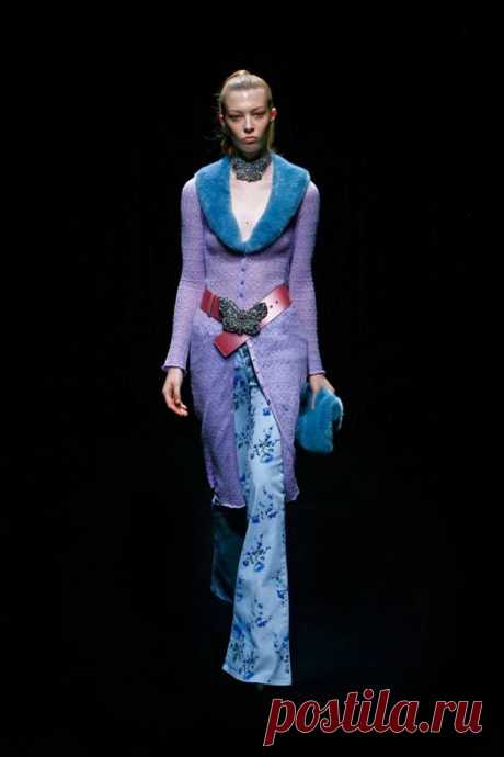 Blumarine коллекция осень-зима 2021-2022 - FashionView.ru - ВСЯ МОДА В ДЕТАЛЯХ Бабочка высвобождается из куколки! Откройте для себя коллекцию Nicola Brognano: Blumarine осень-зима 2021/2022, представленную в цифровом формате в Милане на неделе высокой моды.