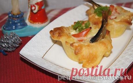 Закуска в слоеном тесте с творожно-сырной начинкой и шпротами − Кулинарный сайт Шате