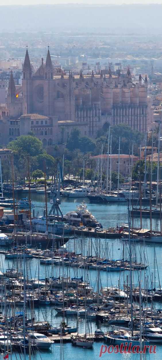 La Seu / Catedral de Mallorca. La Seu Cathedral and harbour, Palma de Mallorca, Spain  |  Pinterest • Всемирный каталог идей
