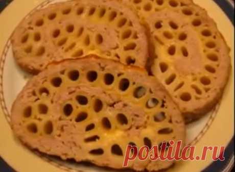 Мясной рулет с макаронами ..