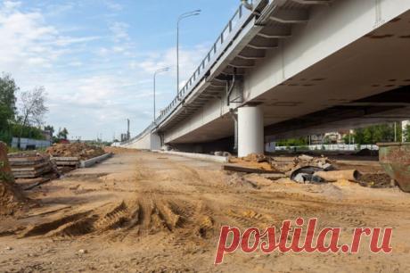 Внимание эстакаде. Завершены работы по укладке асфальта на участке МСД. В столичном департаменте строительства рассказали, как идут работы по строительству эстакады основного хода от Грайвороновской улицы до Шоссейной.