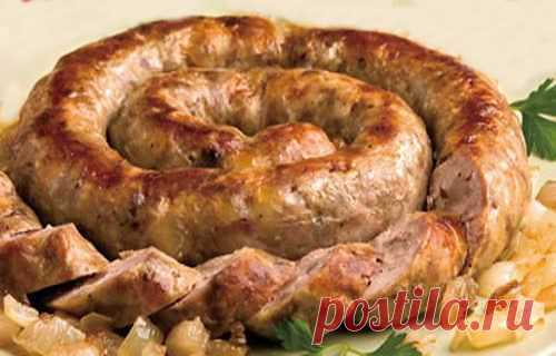 Вкусную и ароматную колбасу очень просто можно приготовить в обычной духовке, главное приобрести необходимые продукты. Приготовленная в домашних условиях колбаса немного вкуснее и аппетитней магазинной.
http://nagotovlu.ru/iz-myasa-i-ry-by/domashnyaya-kolbasa.html