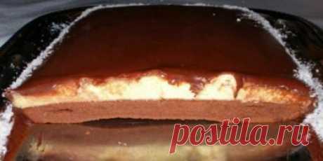 Безумно вкусный торт «Эскимо» Безумно вкусный торт «Эскимо»! Десерт, ради которого я жду праздники. Ингредиенты:  сахар — 2,5 стакана;  мука — 1,5 стакана;  яйца — 6 штук;  молоко — 1 стакан;  сливочное масло — 300 грамм;  сметана — 2 столовые ложки;  какао — 4 столовые ложки;  вода — 0,5 стакана;  сода — 0,5 чайной ложки;  ванилин — 1 чайная ложка;  масло растительное для смазки.  Торт «Эскимо». Пошаговый рецепт.  Мы приготовим сначала тесто. Для этого нам понадобится 4 я...