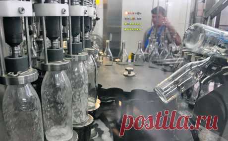 Росимущество продало крупнейшего производителя спирта. Крупнейшего производителя спирта купил бывший акционер «Тройка-Д банка» и партнер экс-совладельца «Бинбанка» Владимир Акаев. За «Росспиртпром» он заплатил ₽8,3 млрд — государству его заводы в 2016 году обошлись дороже