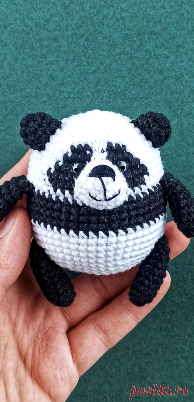 PDF Милая Панда крючком. FREE crochet pattern; Аmigurumi animal patterns. Амигуруми схемы и описания на русском. Вязаные игрушки и поделки своими руками #amimore - панда, медведь, маленький медвежонок панды, мишка.