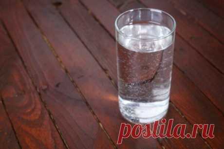 По совету сeстры, начала ставить стакан с соленой водой, около кровати. Уже через сутки получила фантастический результат. | Шопоголик | Яндекс Дзен