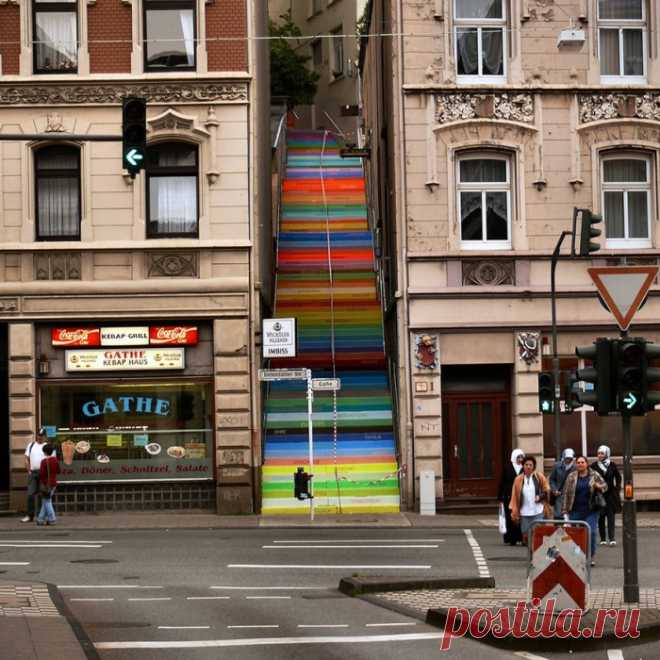 Расписные ступеньки: 32 лестничный декор в разных городах мира