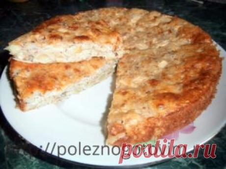 Диетическая шарлотка с творогом Это диетический и простой рецепт шарлотки: в ней нет муки и сахара, присутствуют только полезные ингредиенты. Рецепт понравится не только худеющим.