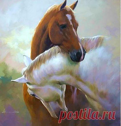 И однажды, в чаду одуревшей от грохота площади 
вдруг виденье мелькнёт – словно древний припомнится миф: 
два коня на лугу, две усталых рассёдланных лошади 
одиноко стоят, золотистые шеи скрестив. 

Два коня на лугу, на вечернем лугу затуманенном. 
Два коня над рекой, уплывающей в красный закат, 
у опушки лесной, где висит комариное марево, 
и пушистых птенцов перепёлочьи гнёзда таят.