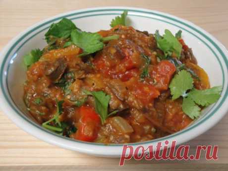 Баклажаны с перцем и помидорами