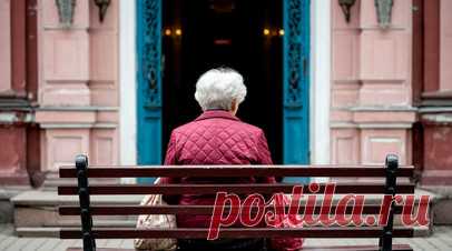 «Я уже пережила страшное»: «врач из Иордании» и юристы развели пенсионерку на деньги и квартиру. Наталья Устинова, одинокая пенсионерка из Балашихи, стала жертвой мошенников. Сначала аферист, представившийся на сайте знакомств врачом из Иордании, выманил у неё 3 млн рублей — женщине пришлось брать кредит под залог квартиры. Затем юристы, к которым обратилась Устинова, взяли с неё 700 тыс. рублей, оформив несколько кредитов. При этом помощи она не получила, потеряв не только деньги, но и время…