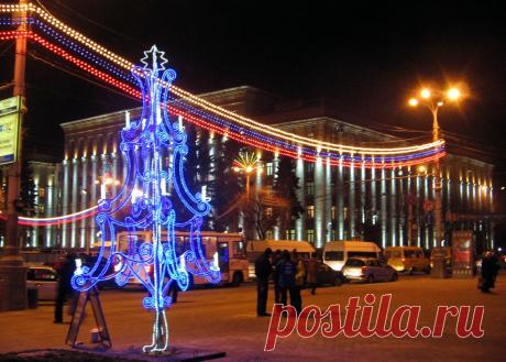 Новый год 2018 в Воронеже: где отметить, подробный обзор мест отдыха Наши соотечественники с давних пор помпезно и масштабно отмечают основной праздник зимнего цикла – наступление нового года. Празднование этого события долж