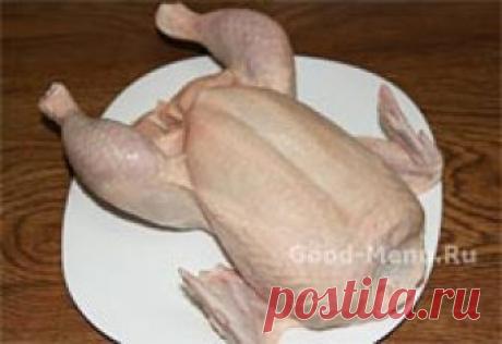 Как удалить из курицы костяк Фаршированная птица, запеченная в духовке, по праву считается одними из самых вкусных блюд. Но при всех очевидных достоинствах у этого блюда есть один небольшой минус — готовую тушку птицы потом следует разрезать...