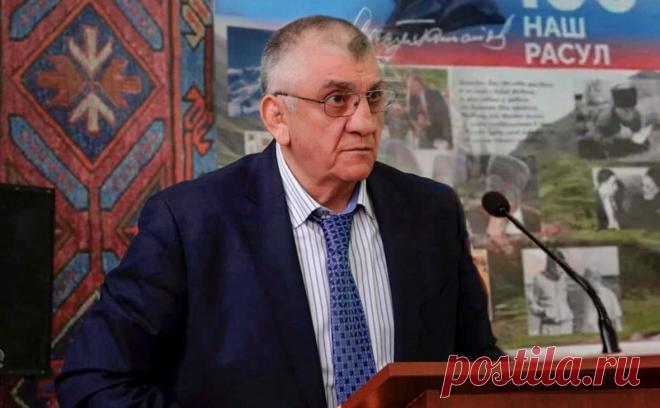 Суд в Москве арестовал вывезенного из Дагестана на вертолете экс-министра. Басманный суд арестовал мэра Кизилюрта Магомеда Магомедова. Его обвиняют в хищениях в период работы в республиканском правительстве. Главу города доставляли в Москву вертолетом.