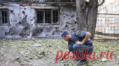 Ракета украинских войск влетела в гостиницу в Енакиево в ДНР. Ракета, выпущенная украинской армией, попала в здание гостиницы, которая находится в Енакиево в Донецкой Народной Республике, сейчас там живут строители из Ленинградской области. Читать далее