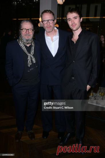 Гэри Олдман и Пол Беттани с сыном Стелланом