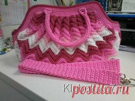 (12) Facebook