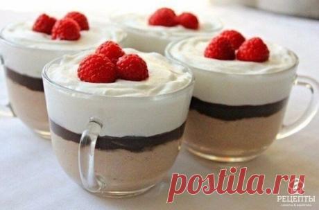 Творожный капучино

Нежный, воздушный десерт!
Ингредиенты:

Творог — 450 г
Сахарная пудра — 0,2 чашки
Растворимый кофе — 2 ч. л.
Шоколад черный — 300 г
Сливки 35% — 500 мл

Приготовление:

1. Приготовить ганаш: в сотейнике вскипятить 200 мл сливок (отложить 2 ст. л.) и растворить в них шоколад. Дать остыть.
2. В отложенных сливках растворить кофе. В чаше блендера соединить творог, сахарную пудру (1/3 чашки) и кофейные сливки.
3. Измельчить до однородного состояния.
4. Оста...