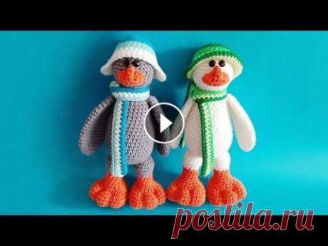 Два весёлых гуся крючком. Two funny crochet geese. Подробный мастер-класс о вязании игрушек амигуруми парочки гусей с головными уборами и шарфиками....