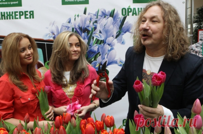 Юлия Проскурякова поздравила супруга Игоря Николаева с ландышевой свадьбой. Певица обратилась к мужу через соцсети, поскольку композитор находится в больнице.