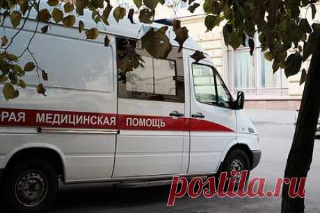 В России у двухлетнего ребенка остановилось сердце при игре с электроудлинителем. В Петербурге двухлетний мальчик попал в реанимацию из-за игры с неисправным электрооборудованием. В качестве игрушки ребенок выбрал электрический переходник, скрепленный липкой лентой. Прибежавшая на крики сына мать увидела его лежащим без сознания. Ребенка поместили в реанимационное отделение.