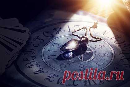 Женщина стала медиумом для общения с умершими животными. 36-летняя Лиззи Адамс бросила работу в баре, чтобы стать медиумом для домашних животных. Адамс открыла для себя, что обладает талантом не только снижать тревожность у животных, но и говорить с ними. Вскоре она выяснила, что может входить в контакт с душами умерших питомцев. Один сеанс связи стоит 40 фунтов.