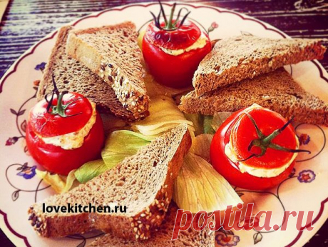 Помидоры фаршированные баклажаном и сыром.