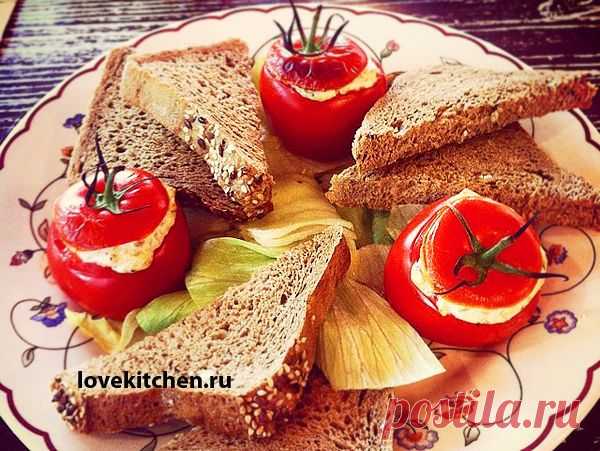 Помидоры фаршированные баклажаном и сыром.