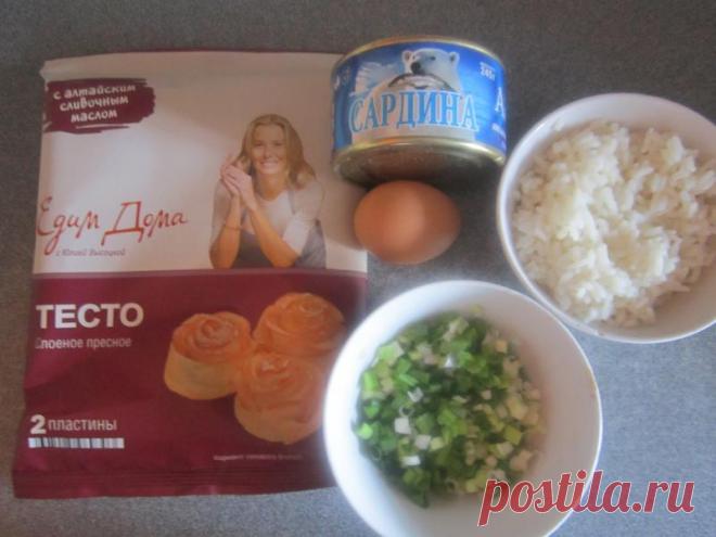 Испекла с утра пирог! Всю неделю блины и блины, решили сегодня развлечь себя пирогом. быстрым пирогом, который я с утра и заделала. наверняка многие так готовят, тогда напомню. взяла:- готовое тесто пластины;- лук зеленый;…