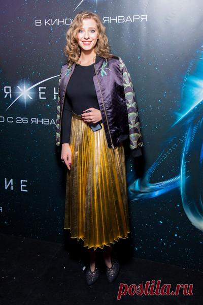Счастливые Бондарчук и Андреева, вечно молодая Пугачева и другие знаменитости на премьере фильма «Притяжение» : Елизавета Арзамасова / фото 11  Елизавета Арзамасова