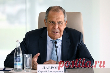 Лавров вспомнил слова бывшего моджахеда о советских солдатах в Афганистане. Министр иностранных дел России Сергей Лавров вспомнил слова одного из бывших моджахедов, который участвовал в войне и в дальнейшем стал председателем парламента Афганистана, о выводе советских войск из страны. Собеседник главы МИД выразил уважение к воинам из СССР и отметил, что они вели себя достойно и как мужчины.